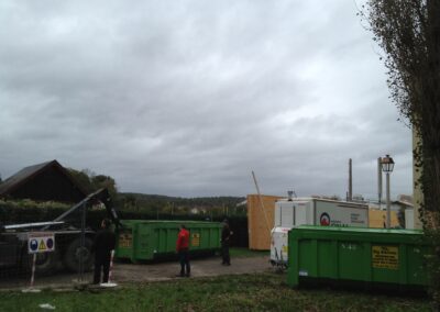 installation des bennes en zone déchets avant le retrait d'amiante