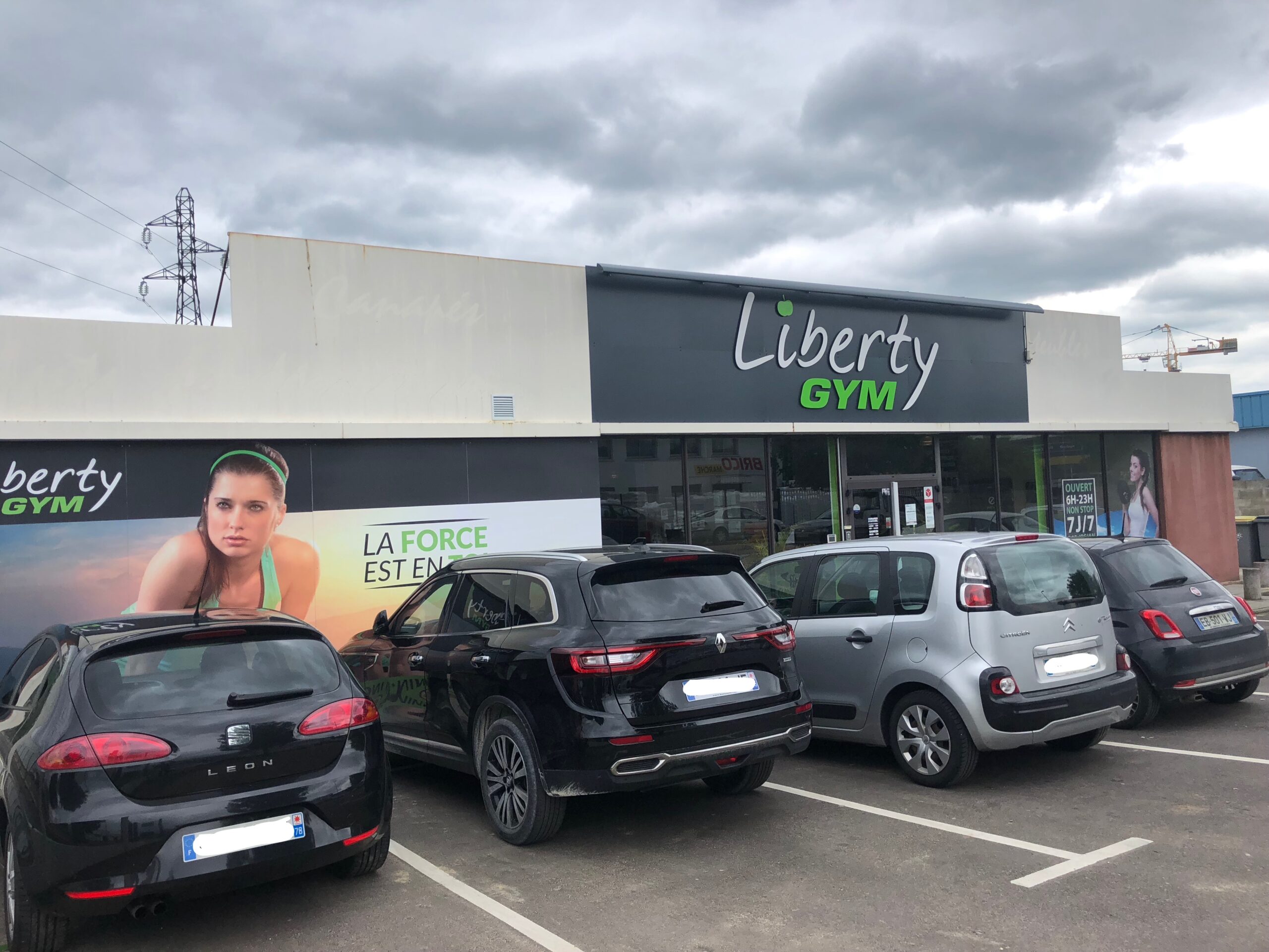retrait couverture fibrociment amiante Liberty Gym a Saint Marcel 27 scaled