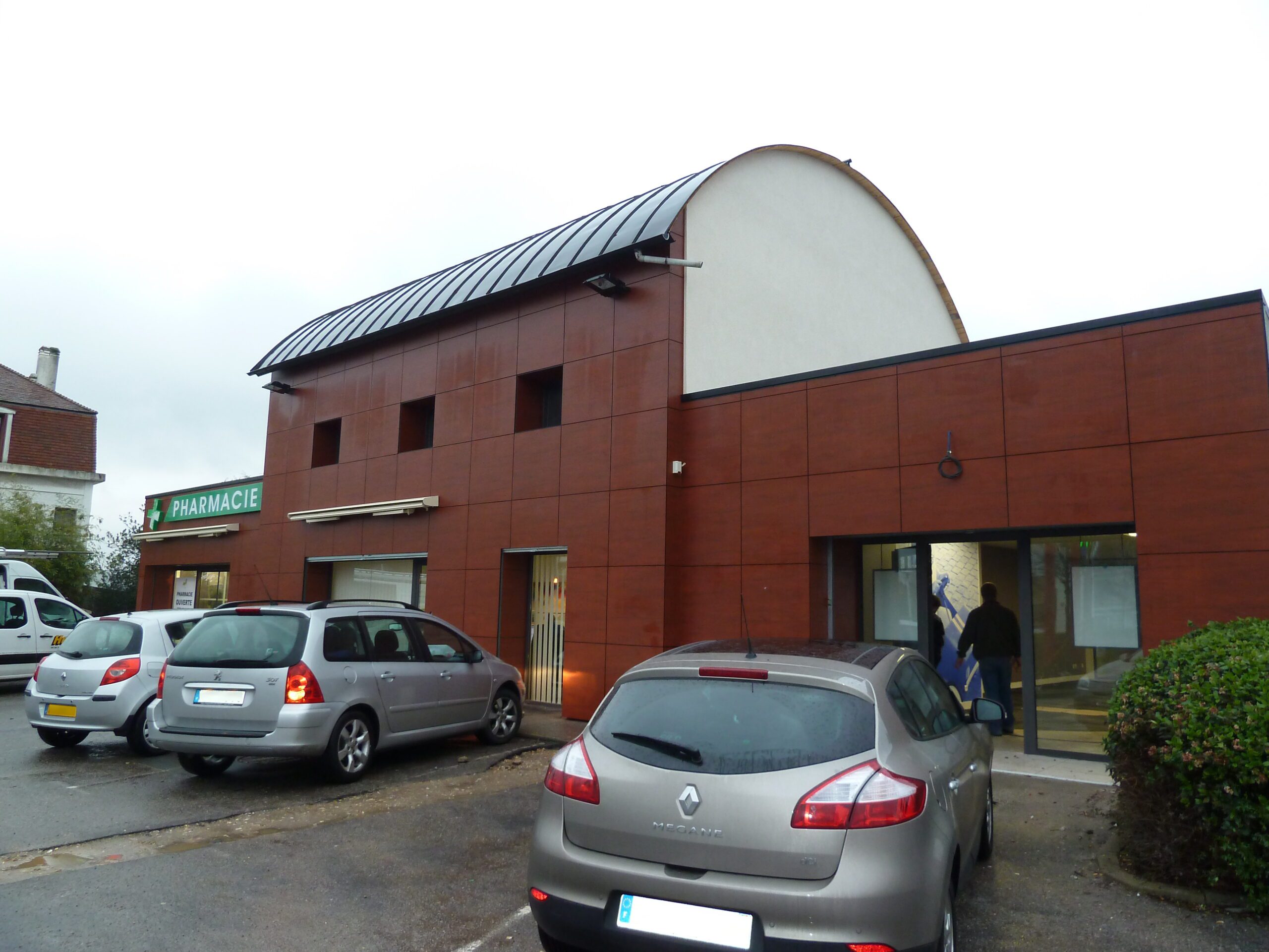 pharmacie cabinet dentaire et agence Axa Saint etienne de rouvray 2 scaled
